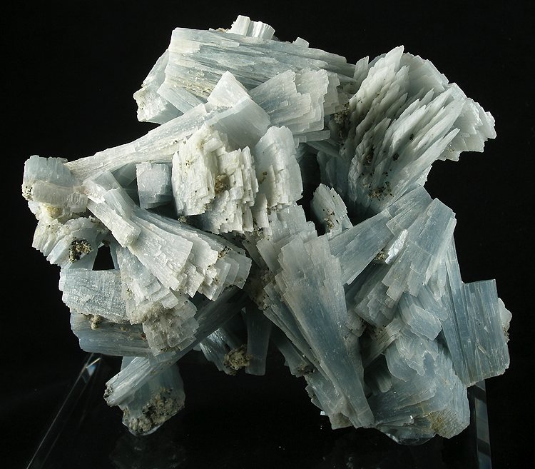 Angelite Meaning & Properties: Uses, Chakra, Zodiac and Care