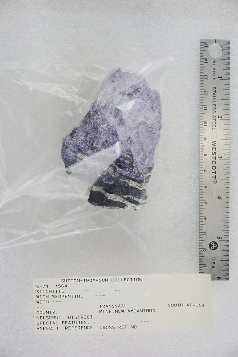 Natural stichtite and serpentine mineral combination commonly sold as Atlantisite