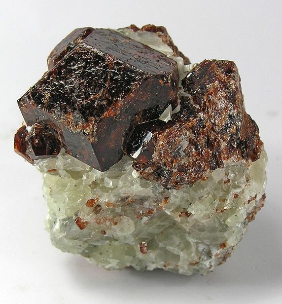 Garnet Meaning & Properties: Uses, Chakra, Zodiac and Care