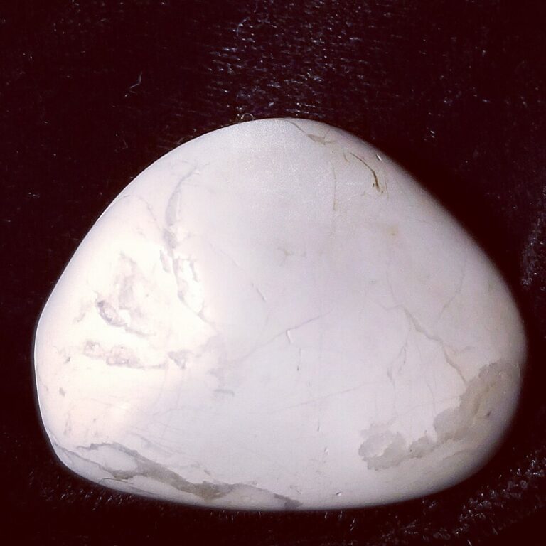 Howlite Meaning & Properties: Uses, Chakra, Zodiac and Care