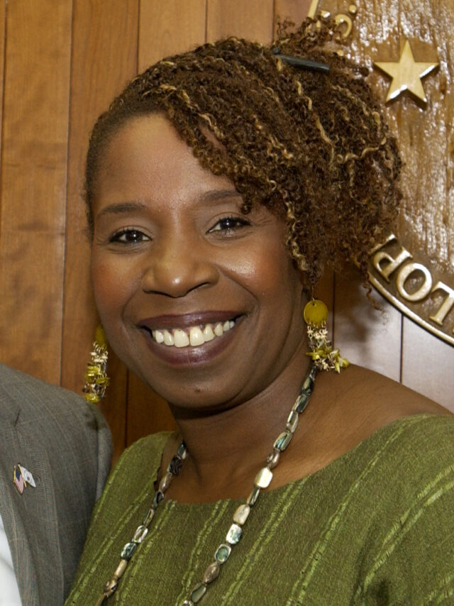 Archival photograph of Iyanla Vanzant at a 2006 meeting at the United States Department of Housing and Urban Development