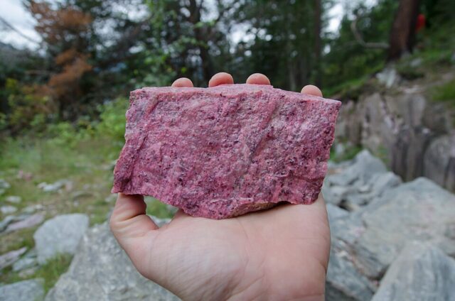 Natural pink thulite zoisite gemstone with piemontite spots from Lia Norway